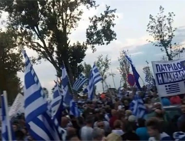 Θράσος δημοσιογράφου της «Αυγής»: «Fake news» o ξυλοδαρμός χιλιάδων πολιτών από τις δυνάμεις ασφαλείας! (βίντεο)